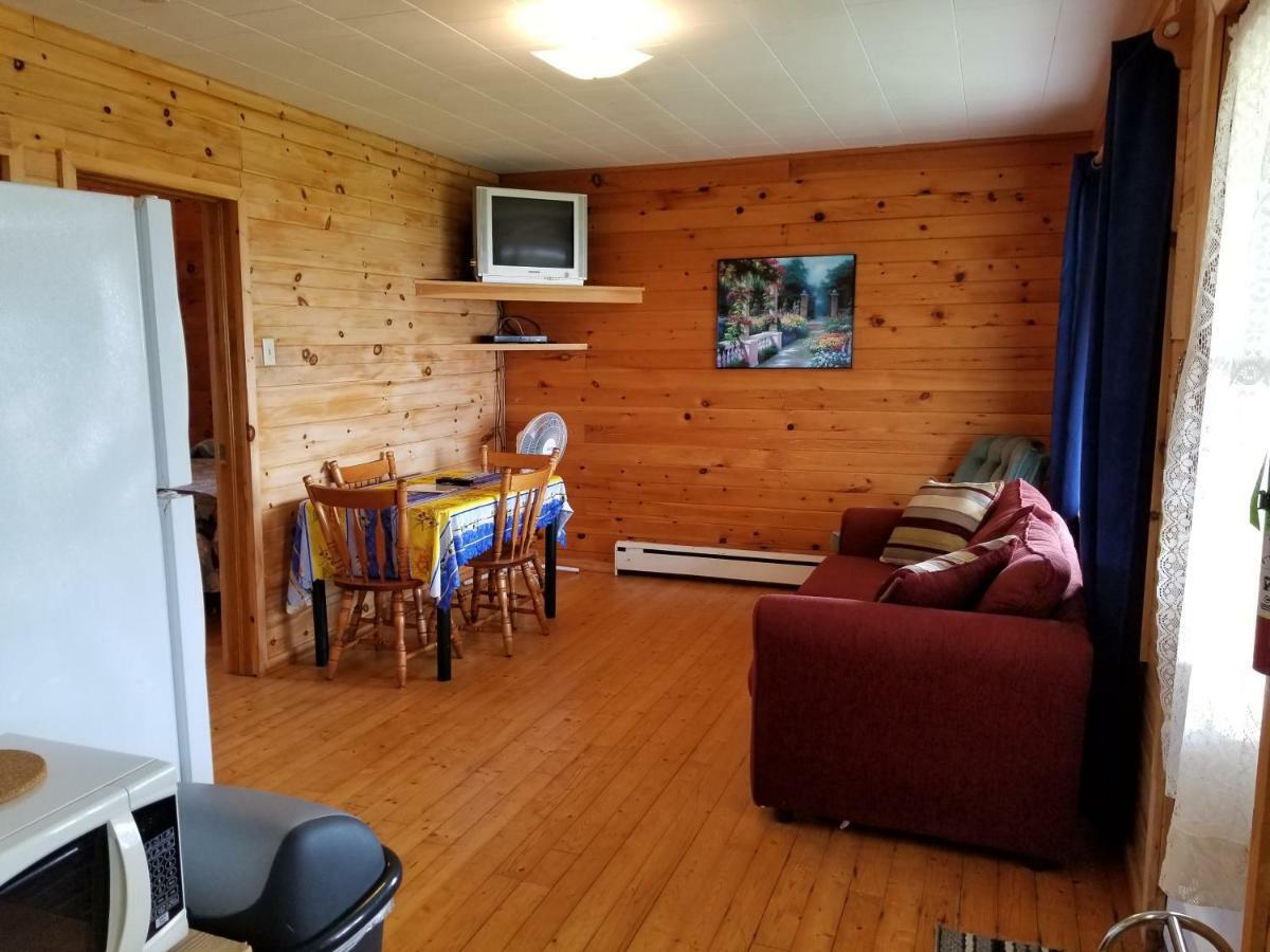 Blue Spruces Cottages Hampton Eksteriør bilde